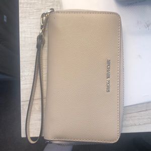 Michael Kors wallet wristlet